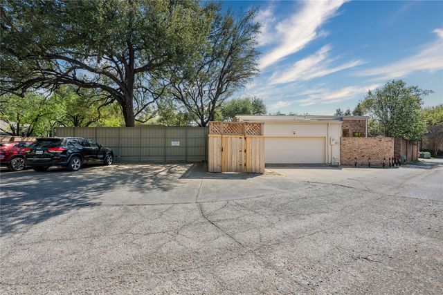 31 Stonecourt Drive, Dallas, TX 75225