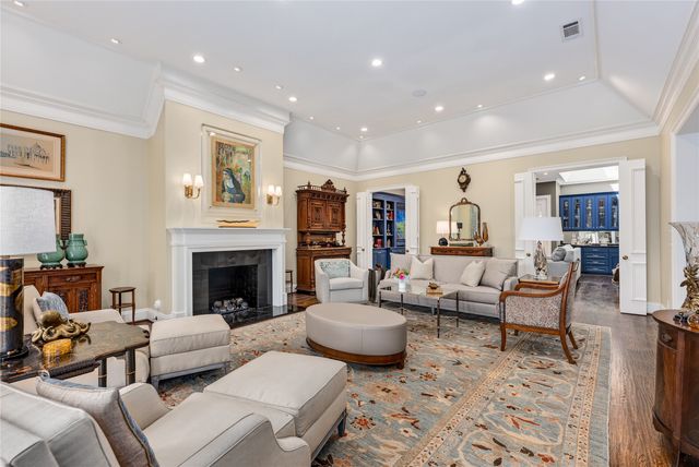 31 Stonecourt Drive, Dallas, TX 75225