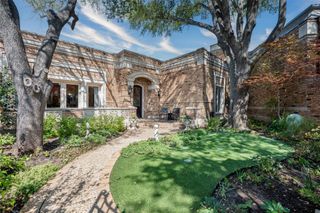 31 Stonecourt Drive, Dallas, TX 75225