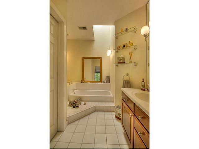 930 N Alabama Street, Indianapolis, IN 46202