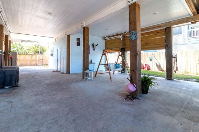 12839 E Conquistador Drive, Galveston, TX 77554