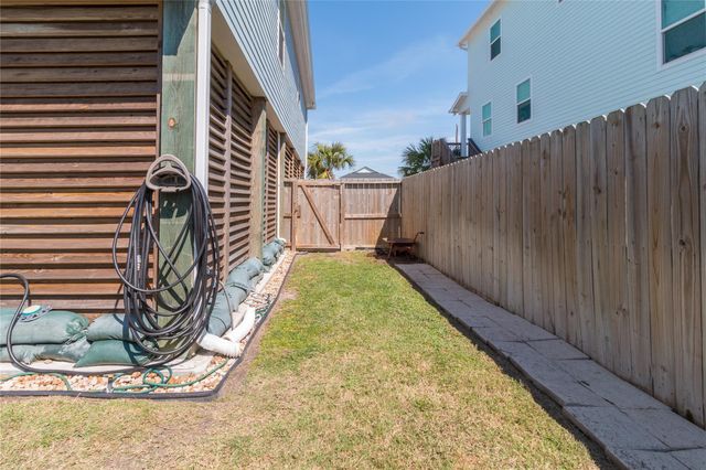 12839 E Conquistador Drive, Galveston, TX 77554