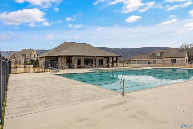 7550 Parktrace Lane, Owens Cross Roads, AL 35763