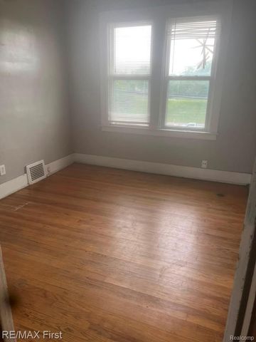 6400 Seminole Street, Detroit, MI 48213