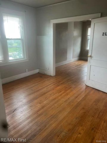 6400 Seminole Street, Detroit, MI 48213