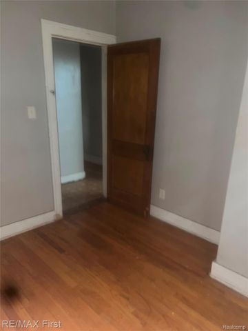 6400 Seminole Street, Detroit, MI 48213