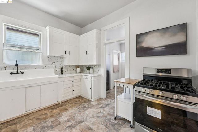 1549 5Th Ave, Oakland, CA 94606