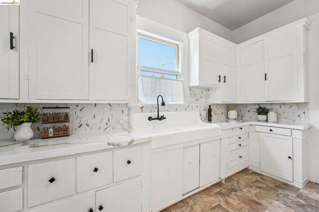 1549 5Th Ave, Oakland, CA 94606