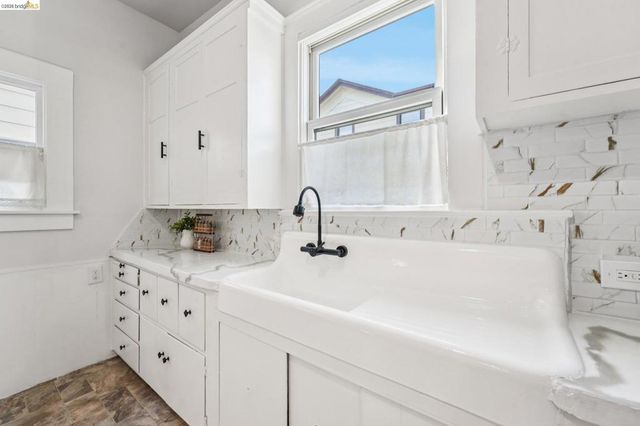 1549 5Th Ave, Oakland, CA 94606