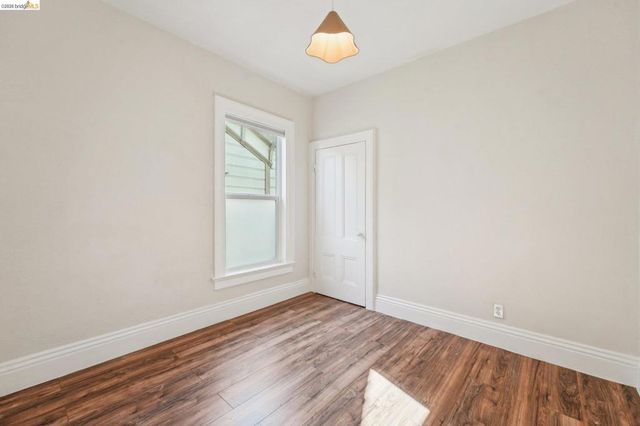 1549 5Th Ave, Oakland, CA 94606