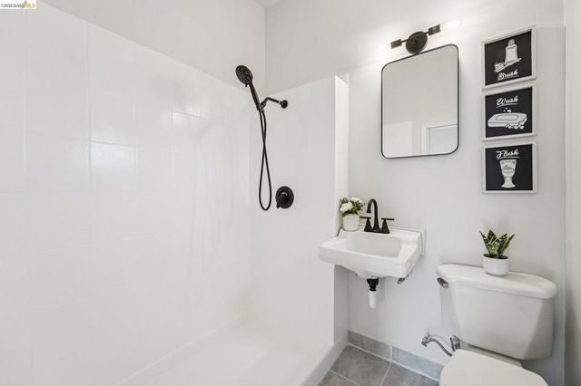 1549 5Th Ave, Oakland, CA 94606