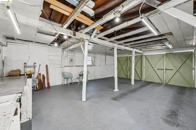 1549 5Th Ave, Oakland, CA 94606