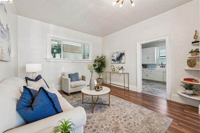 1549 5Th Ave, Oakland, CA 94606