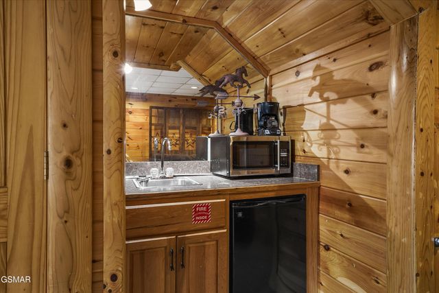 1339 Zachary Thomas Lane, Sevierville, TN 37876