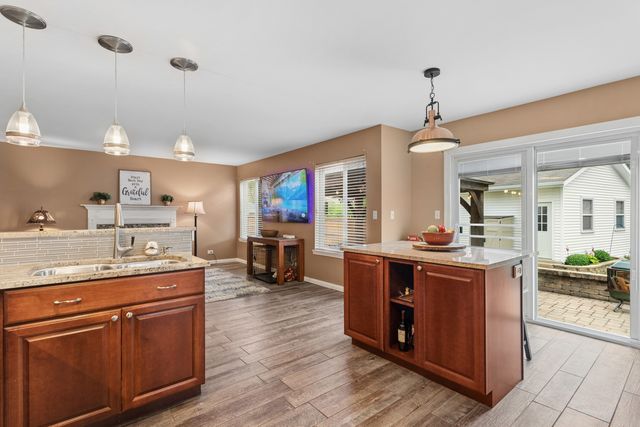 240 Paradise Parkway, Oswego, IL 60543
