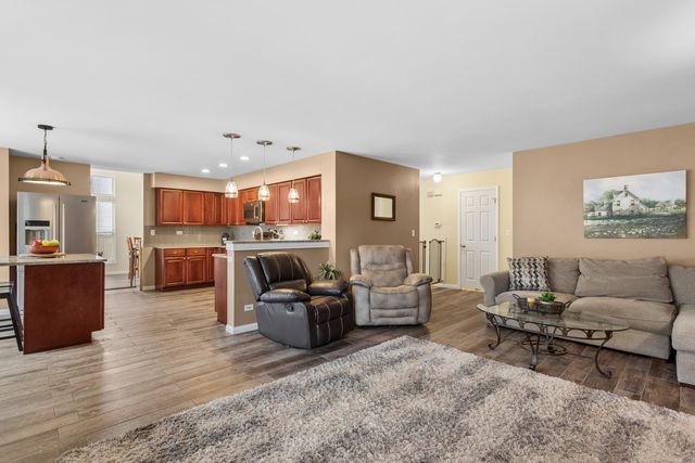 240 Paradise Parkway, Oswego, IL 60543
