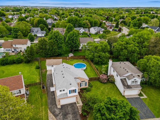 240 Paradise Parkway, Oswego, IL 60543