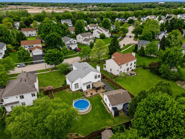 240 Paradise Parkway, Oswego, IL 60543