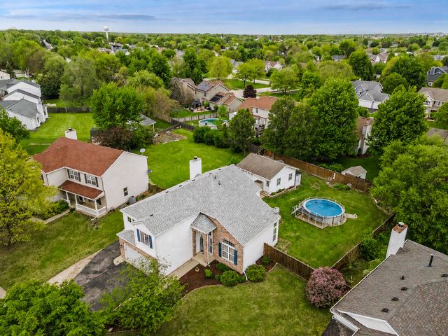 240 Paradise Parkway, Oswego, IL 60543