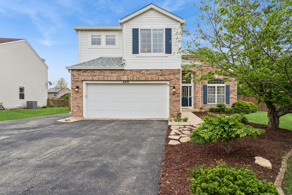 240 Paradise Parkway, Oswego, IL 60543