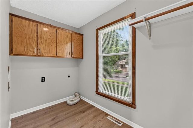 11801 W 78th Terrace, Lenexa, KS 66214