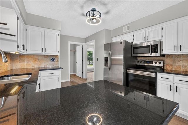 11801 W 78th Terrace, Lenexa, KS 66214