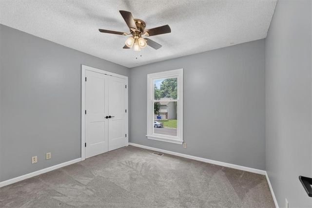 11801 W 78th Terrace, Lenexa, KS 66214