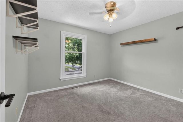 11801 W 78th Terrace, Lenexa, KS 66214