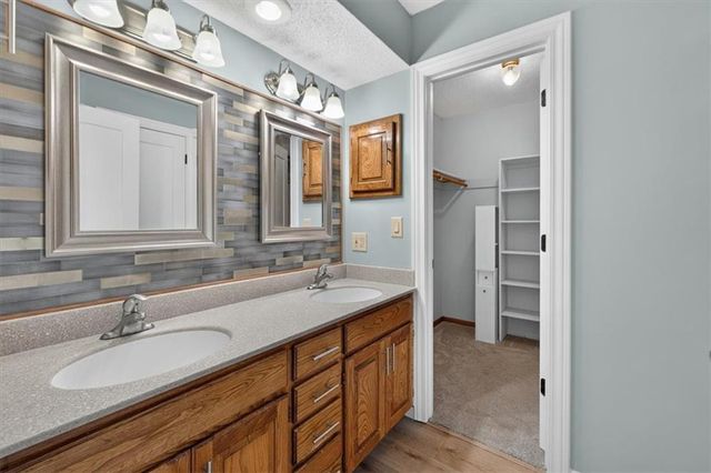 11801 W 78th Terrace, Lenexa, KS 66214
