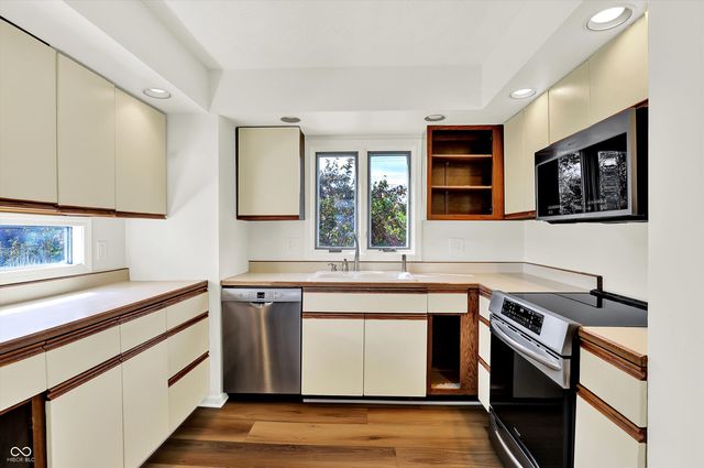 7669 River Road 28, Indianapolis, IN 46240