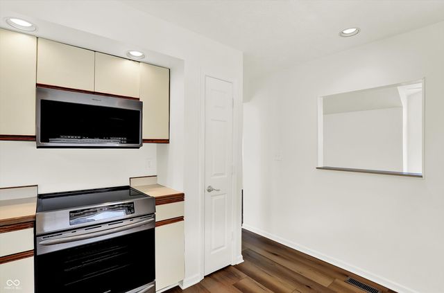 7669 River Road 28, Indianapolis, IN 46240