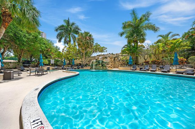 2450 Presidential Way 505, West Palm Beach, FL 33401