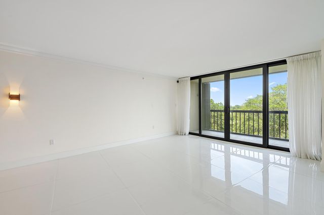 2450 Presidential Way 505, West Palm Beach, FL 33401
