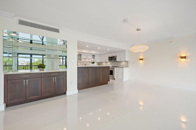 2450 Presidential Way 505, West Palm Beach, FL 33401