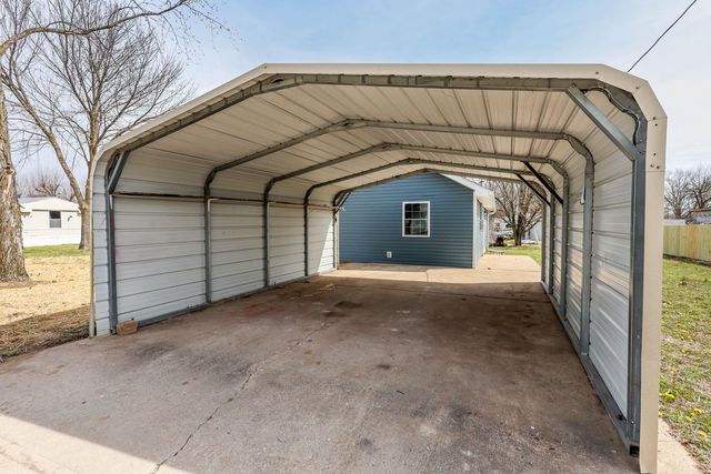 406 S UTTERBACK ST, Vandalia, MO 63382