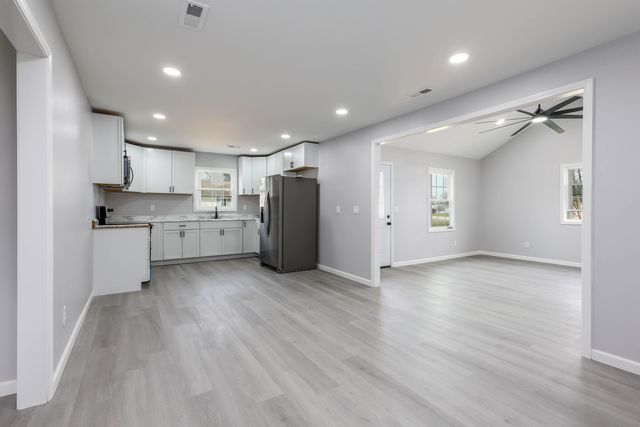 406 S UTTERBACK ST, Vandalia, MO 63382