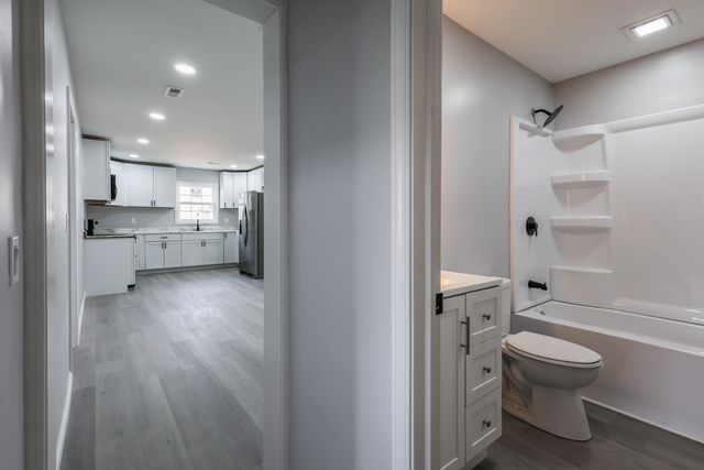 406 S UTTERBACK ST, Vandalia, MO 63382