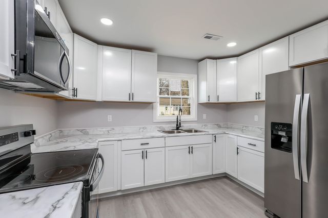 406 S UTTERBACK ST, Vandalia, MO 63382