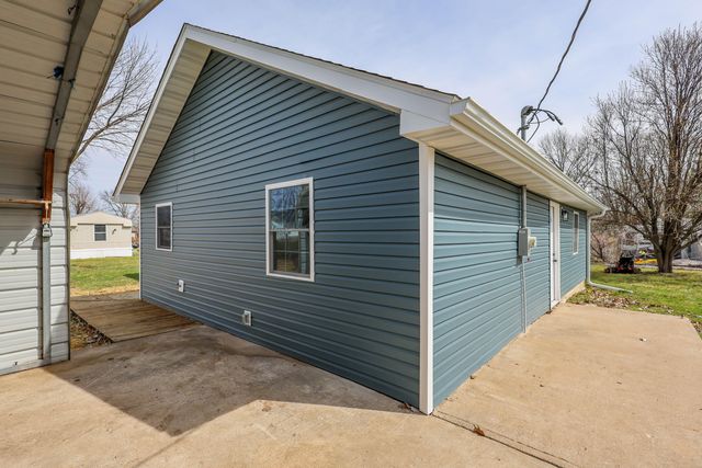 406 S UTTERBACK ST, Vandalia, MO 63382