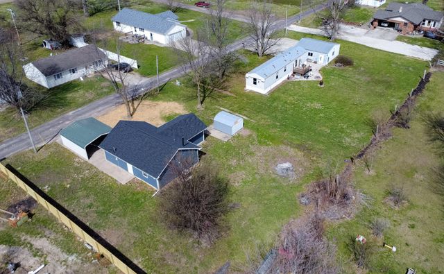 406 S UTTERBACK ST, Vandalia, MO 63382