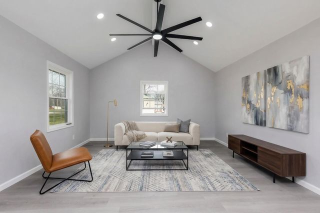 406 S UTTERBACK ST, Vandalia, MO 63382