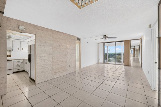 1100 St Charles Place PH3, Pembroke Pines, FL 33026