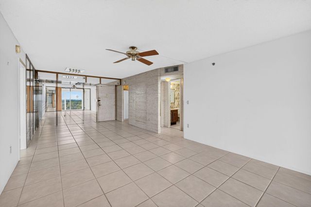 1100 St Charles Place PH3, Pembroke Pines, FL 33026