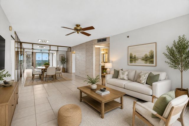 1100 St Charles Place PH3, Pembroke Pines, FL 33026