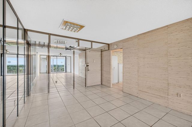 1100 St Charles Place PH3, Pembroke Pines, FL 33026