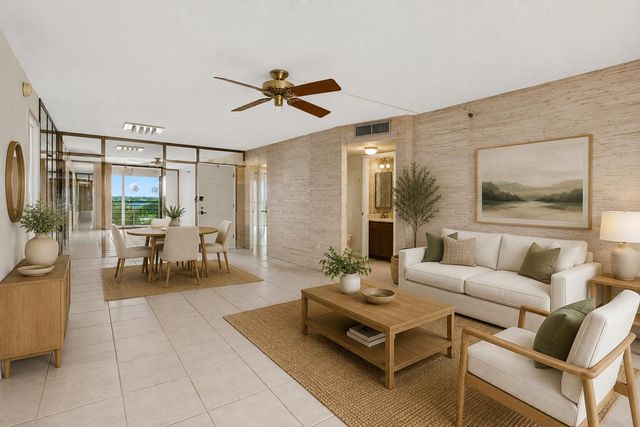 1100 St Charles Place PH3, Pembroke Pines, FL 33026