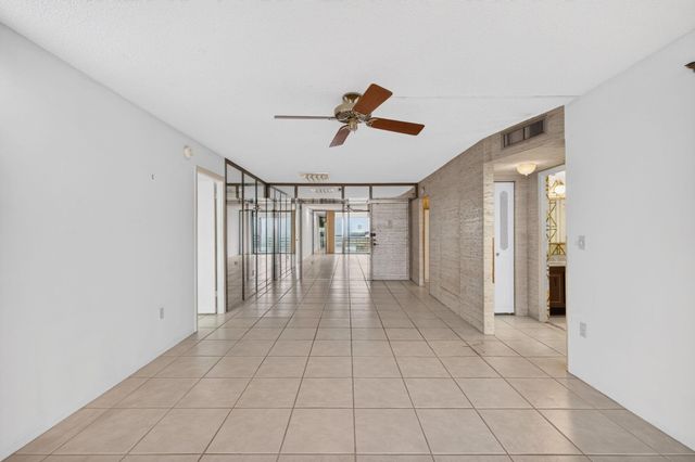 1100 St Charles Place PH3, Pembroke Pines, FL 33026