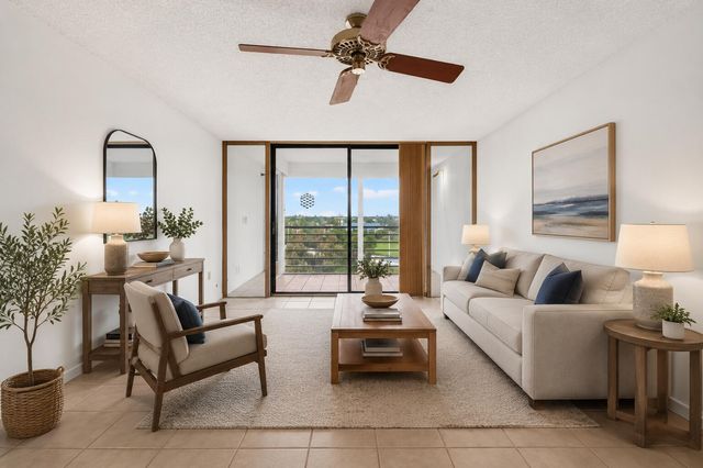 1100 St Charles Place PH3, Pembroke Pines, FL 33026