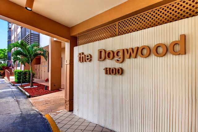 1100 St Charles Place PH3, Pembroke Pines, FL 33026