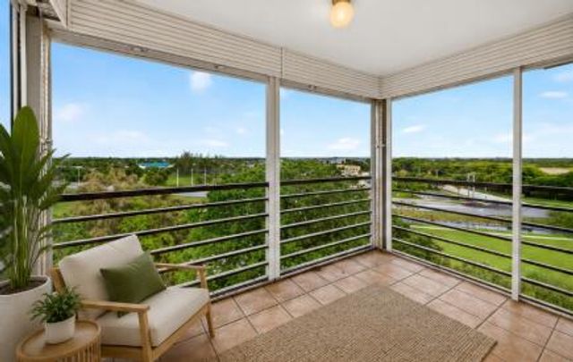 1100 St Charles Place PH3, Pembroke Pines, FL 33026
